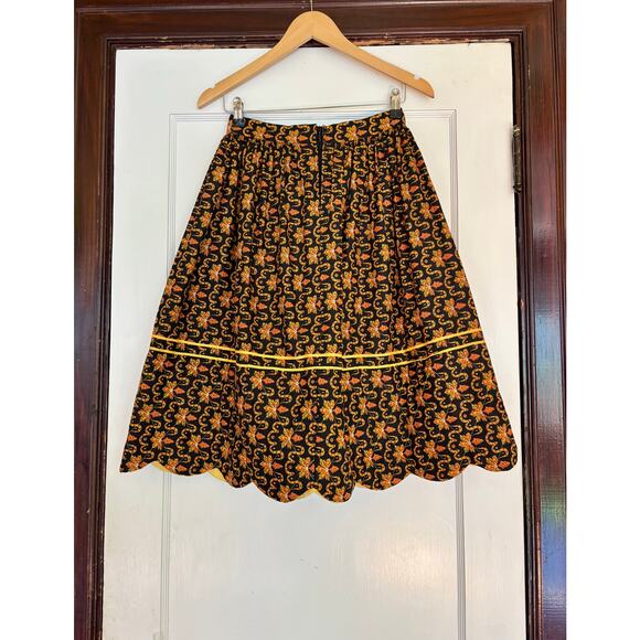 Vintage Handmade Scalloped Patterned Quilted Black & Orange Skirt- Size Small - Picture 4 of 4